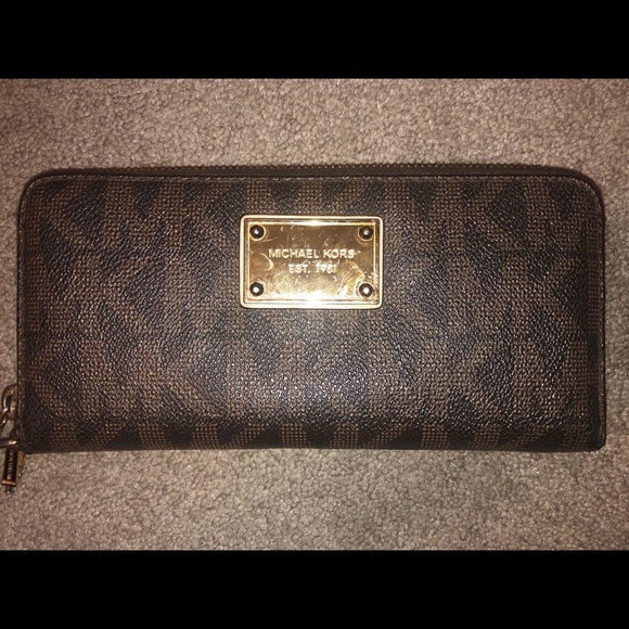 Michael Kors Handbags - Michael Kors wallet